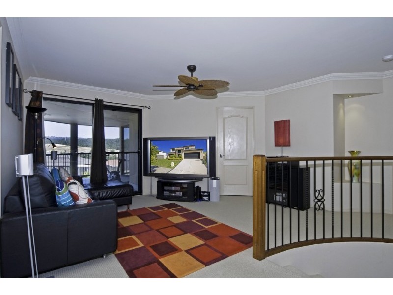 8 Blackheath Terrace, Pacific Pines QLD 4211