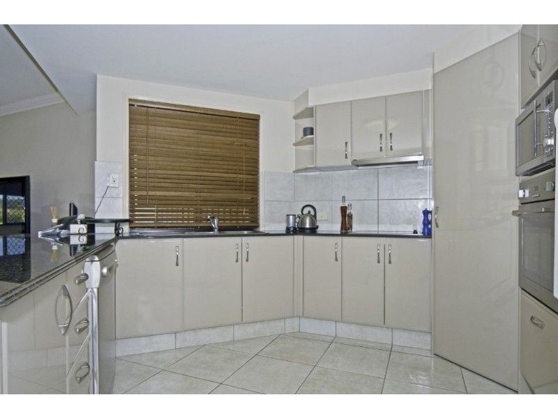 8 Blackheath Terrace, Pacific Pines QLD 4211