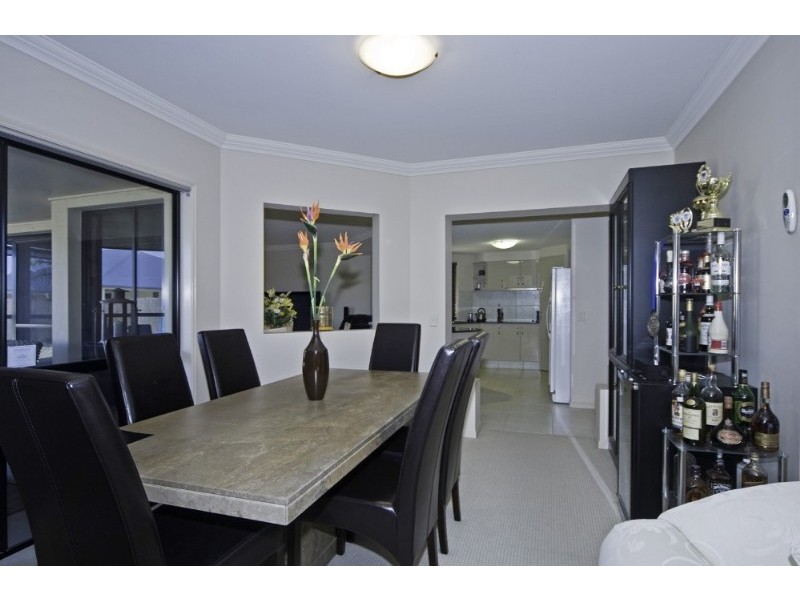 8 Blackheath Terrace, Pacific Pines QLD 4211