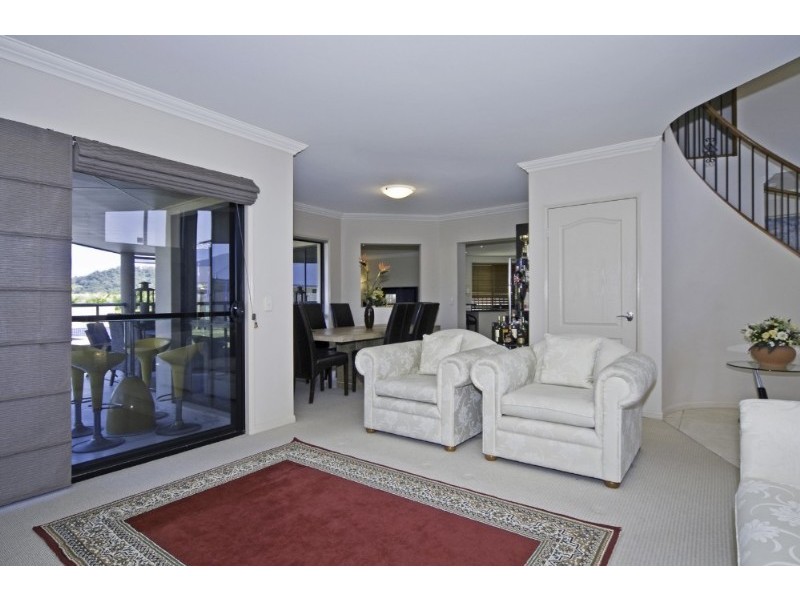 8 Blackheath Terrace, Pacific Pines QLD 4211