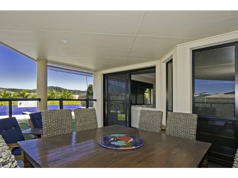 8 Blackheath Terrace, Pacific Pines QLD 4211