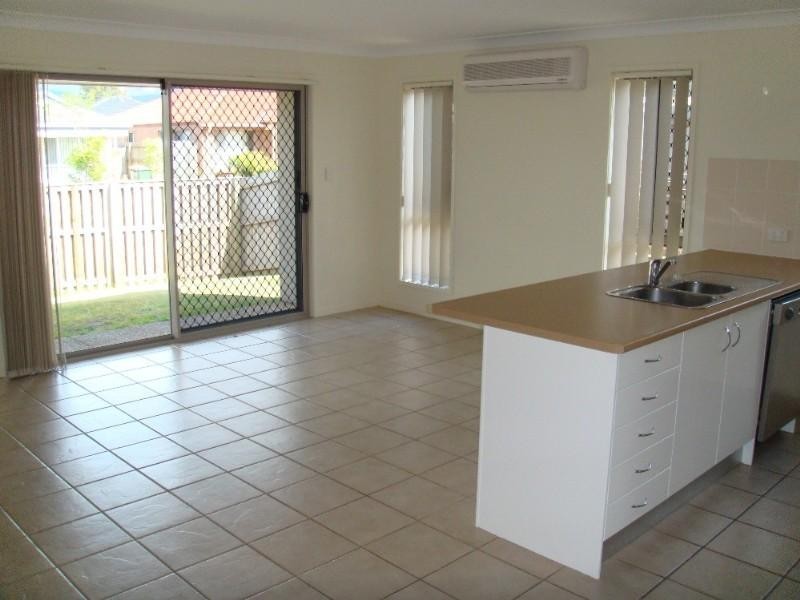 1/5 Schmarr Avenue, Upper Coomera QLD 4209