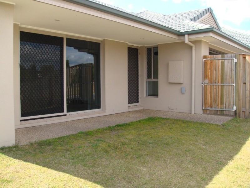 1/5 Schmarr Avenue, Upper Coomera QLD 4209