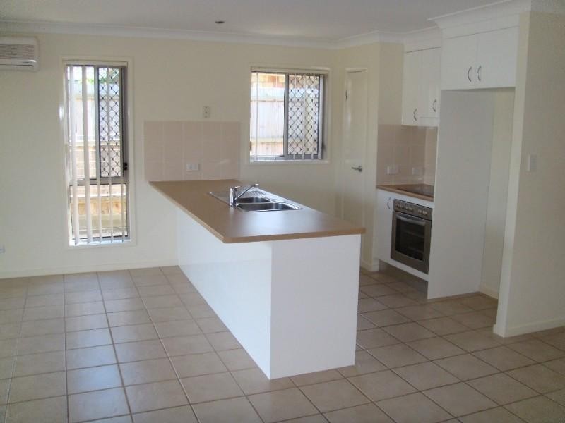 1/5 Schmarr Avenue, Upper Coomera QLD 4209