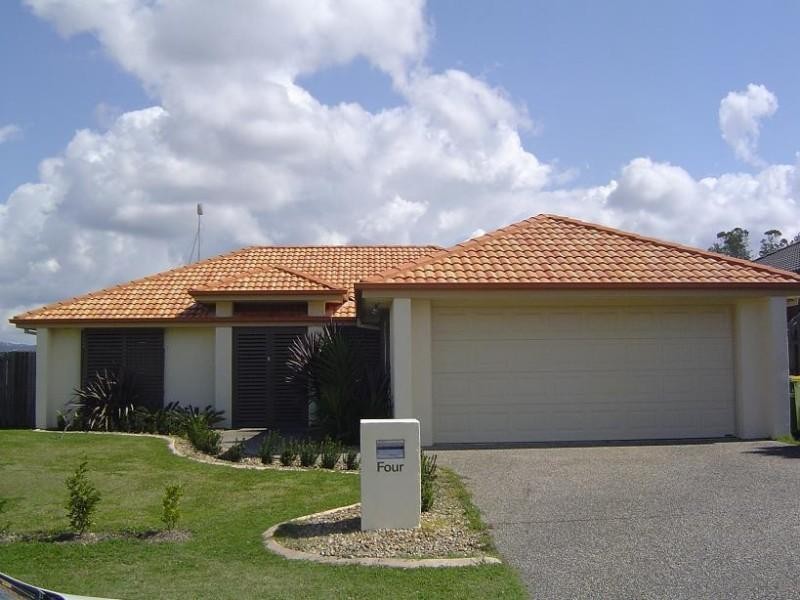 4 Fainter Court, Pacific Pines QLD 4211