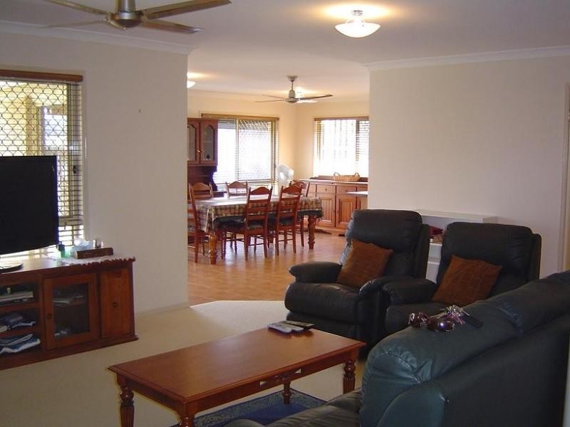 4 Fainter Court, Pacific Pines QLD 4211