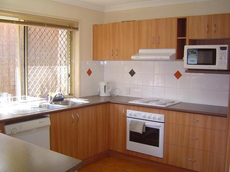 4 Fainter Court, Pacific Pines QLD 4211