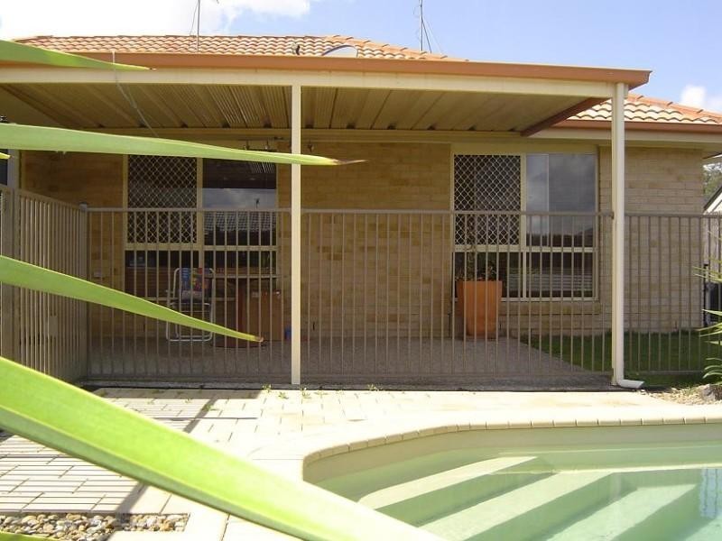 4 Fainter Court, Pacific Pines QLD 4211