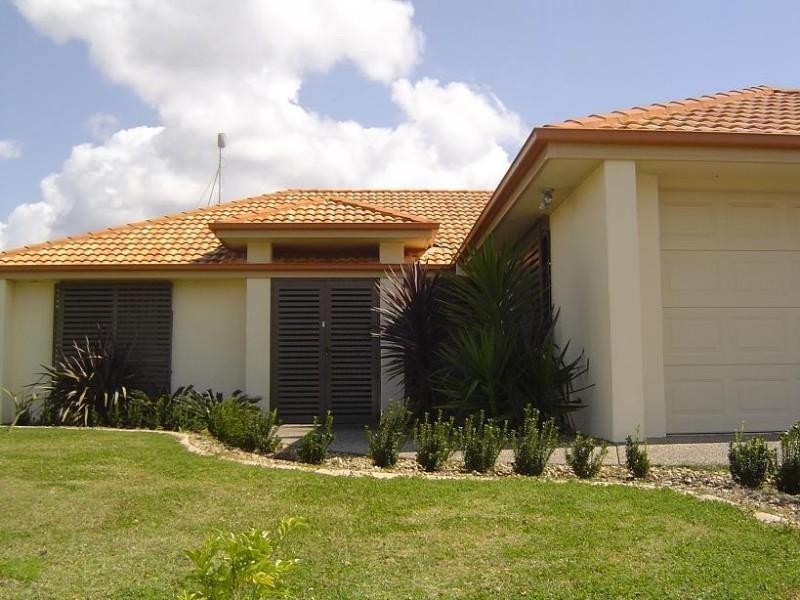 4 Fainter Court, Pacific Pines QLD 4211