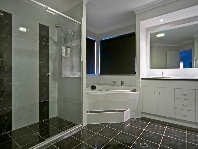 Pacific Pines QLD 4211