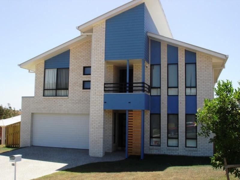 15 Chesterton Street, Pacific Pines QLD 4211