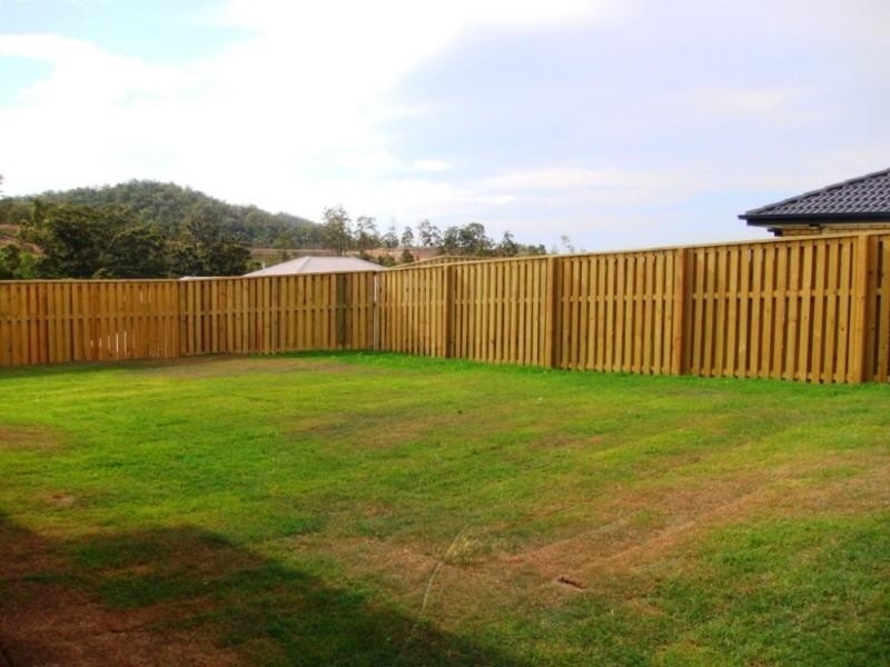 15 Chesterton Street, Pacific Pines QLD 4211