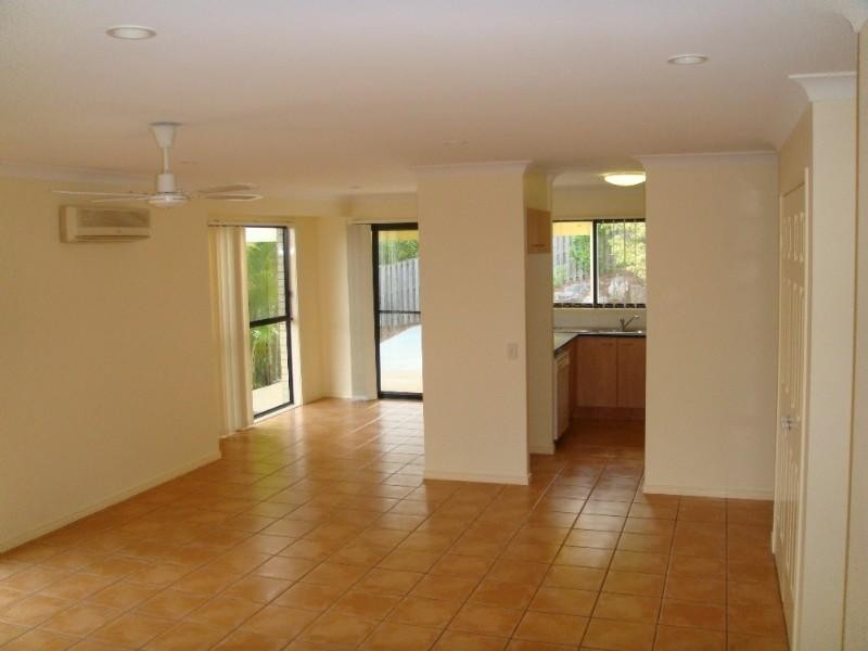 33 Papara Street, Pacific Pines QLD 4211