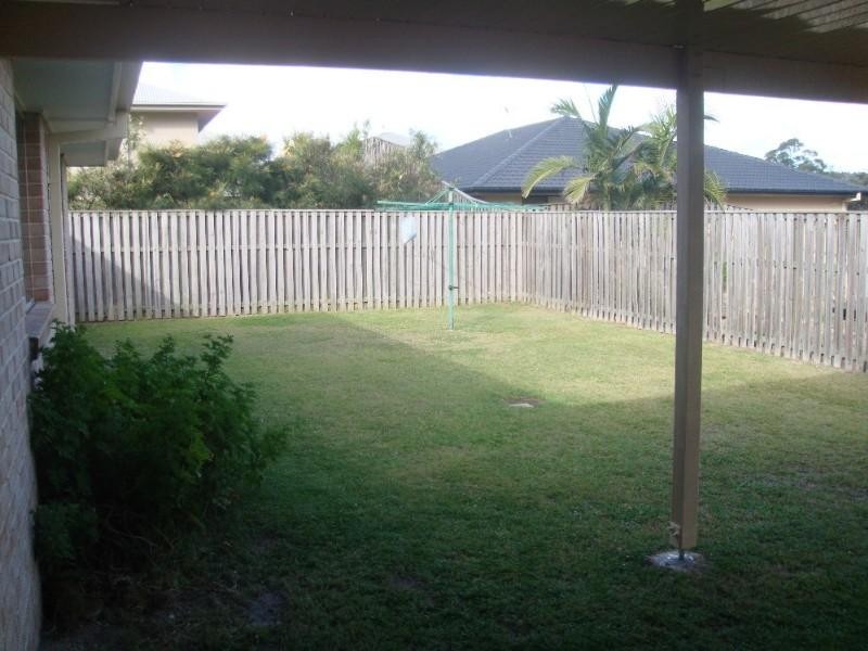 40 Maloney Crescent, Pacific Pines QLD 4211