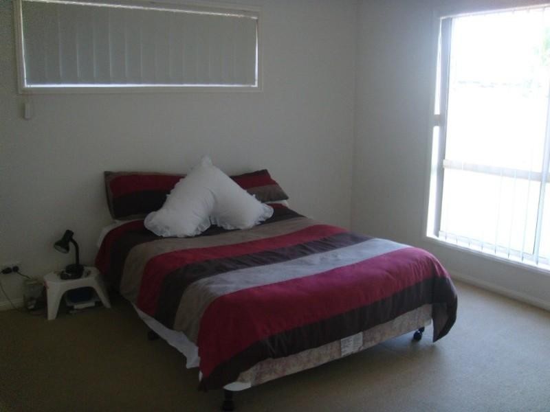 40 Maloney Crescent, Pacific Pines QLD 4211