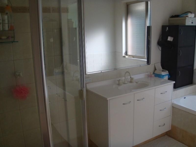 40 Maloney Crescent, Pacific Pines QLD 4211