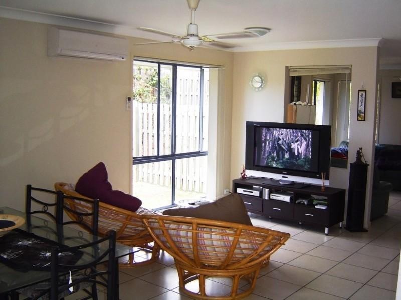 6/2 Studio Drive, Pacific Pines QLD 4211