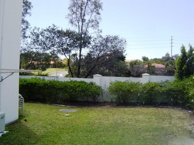 6/2 Studio Drive, Pacific Pines QLD 4211