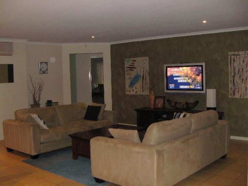 45 Nottinghill Gate Drive, Arundel QLD 4214