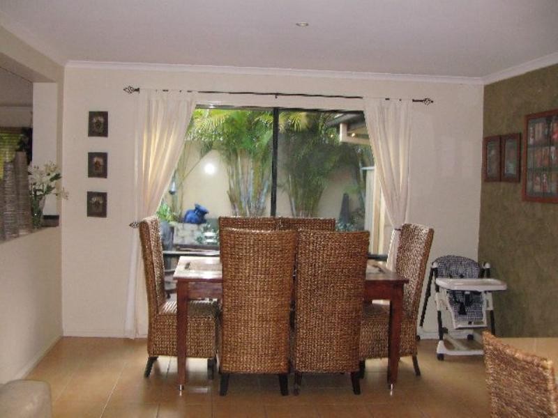 45 Nottinghill Gate Drive, Arundel QLD 4214