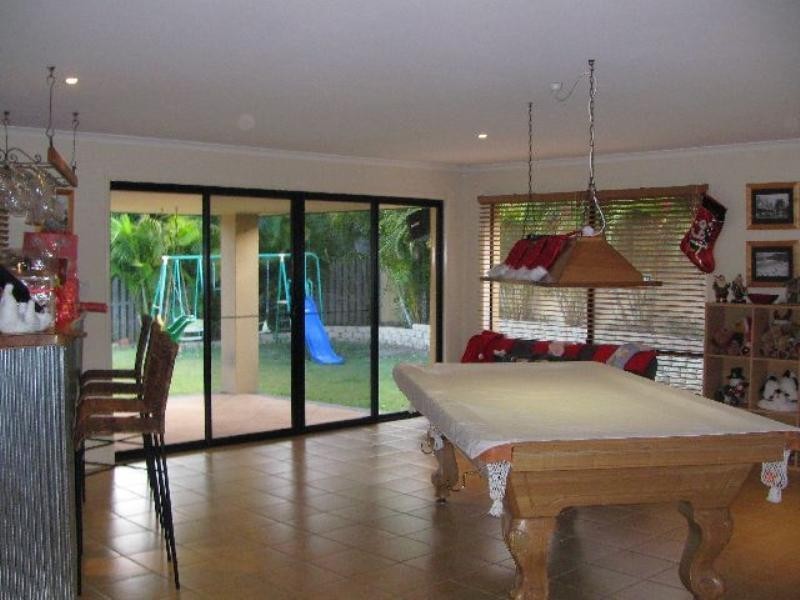 45 Nottinghill Gate Drive, Arundel QLD 4214