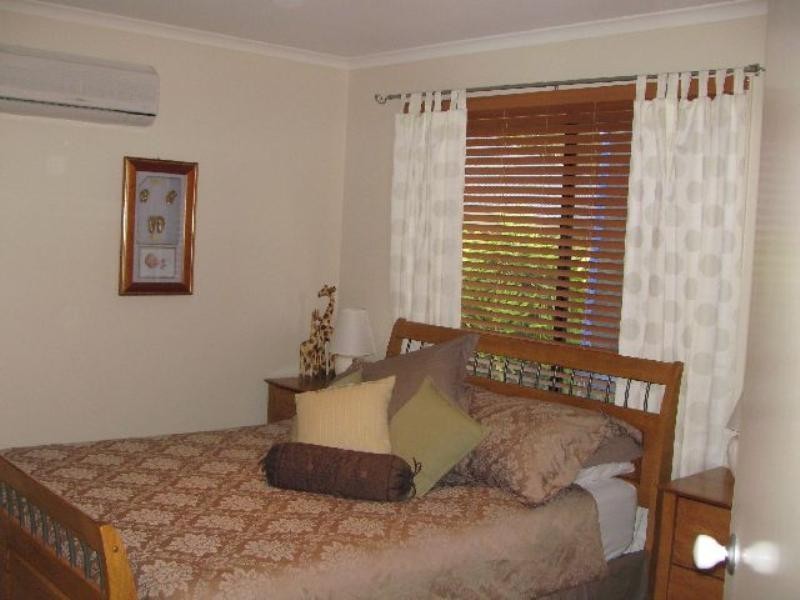 45 Nottinghill Gate Drive, Arundel QLD 4214