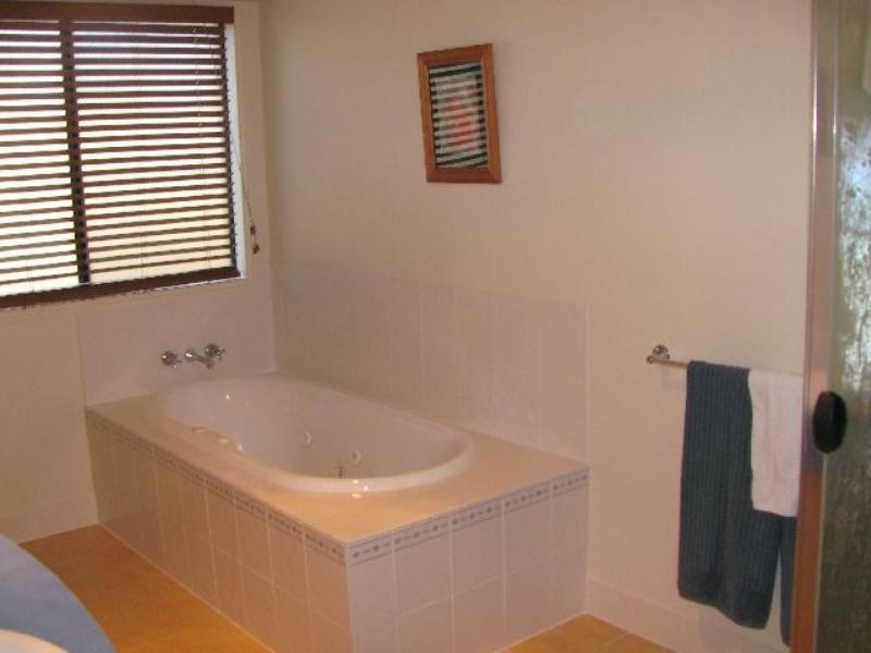 45 Nottinghill Gate Drive, Arundel QLD 4214