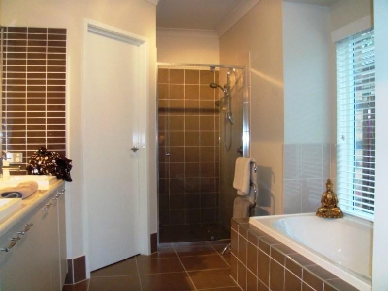 70 Roberts Drive, Maudsland QLD 4210