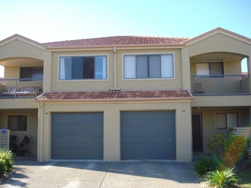 15/1 Santa Isobel Boulevard, Pacific Pines QLD 4211