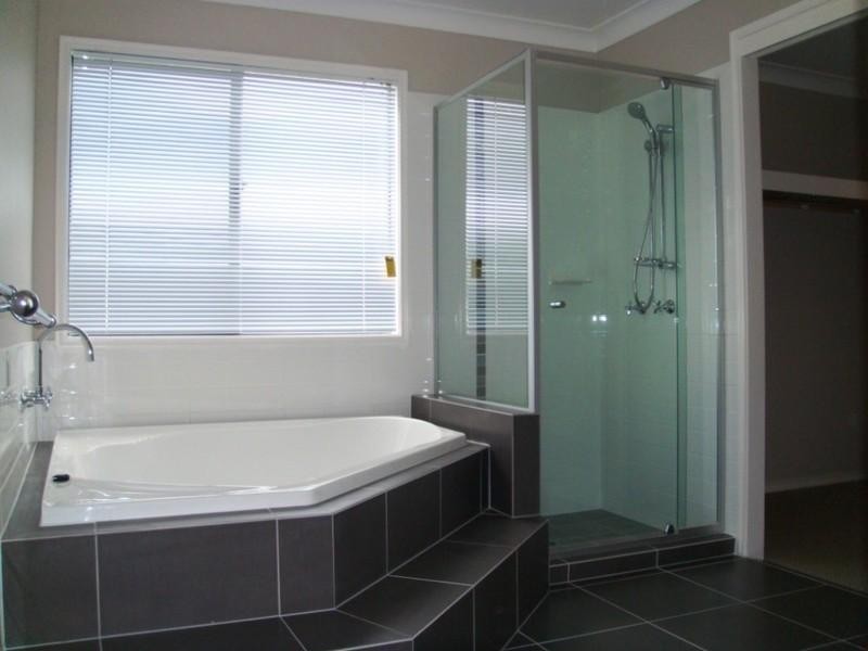 15 Chesterton Court, Pacific Pines QLD 4211