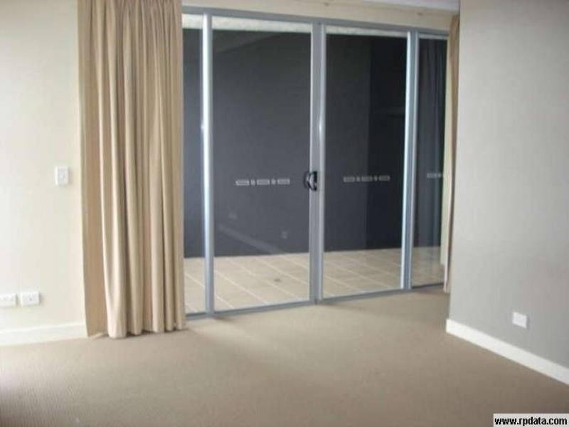 11/1 St Paul Crescent, Varsity Lakes QLD 4227