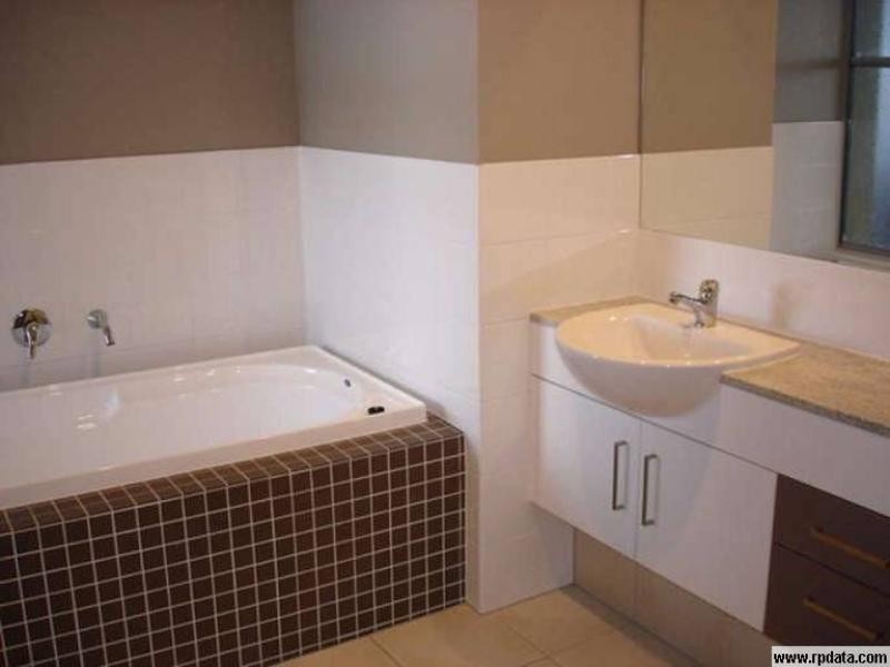 11/1 St Paul Crescent, Varsity Lakes QLD 4227