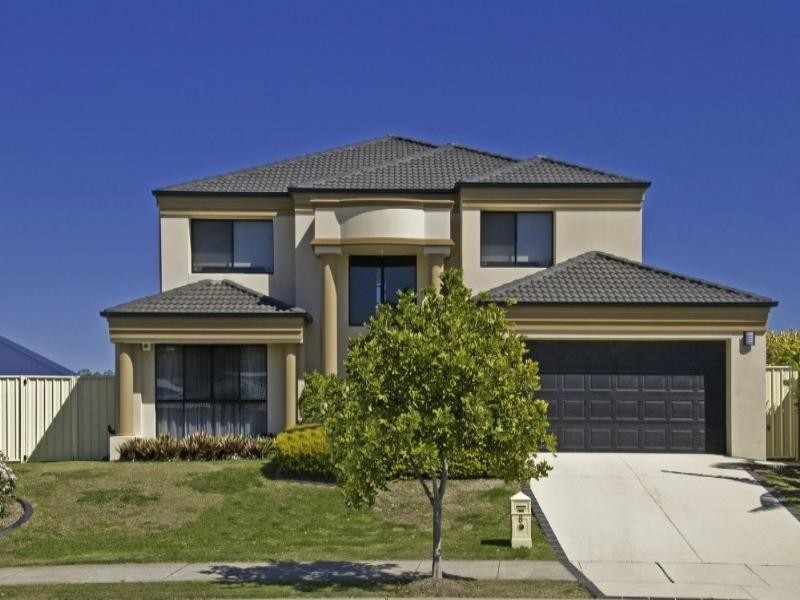 8 Blackheath Terrace, Pacific Pines QLD 4211