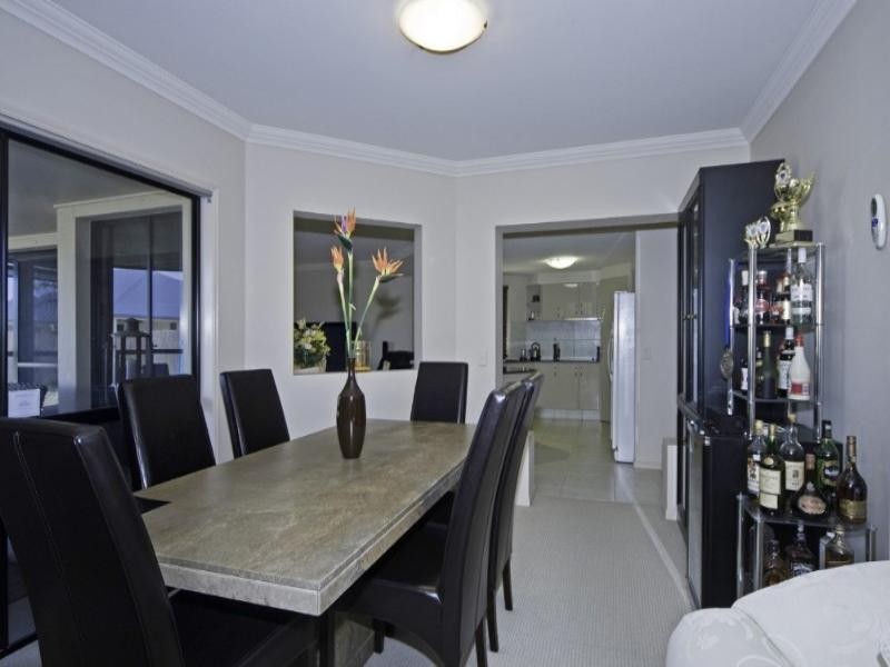 8 Blackheath Terrace, Pacific Pines QLD 4211