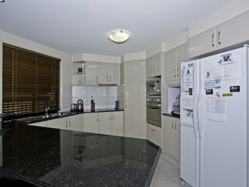 8 Blackheath Terrace, Pacific Pines QLD 4211