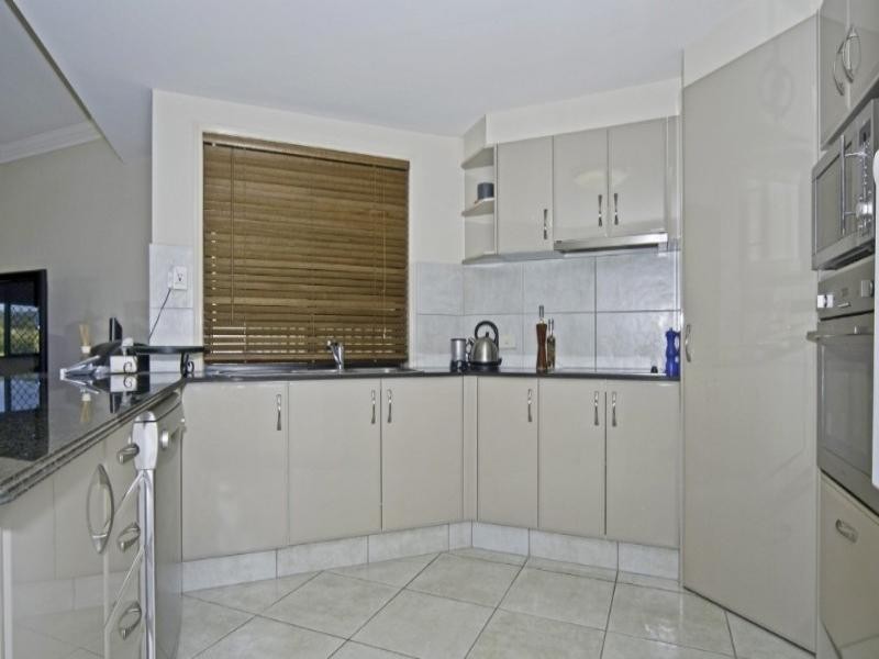 8 Blackheath Terrace, Pacific Pines QLD 4211