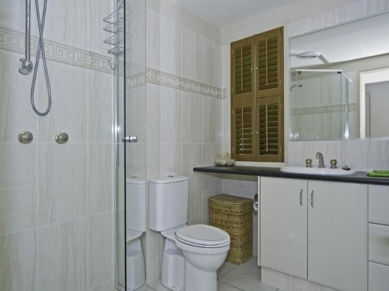 8 Blackheath Terrace, Pacific Pines QLD 4211