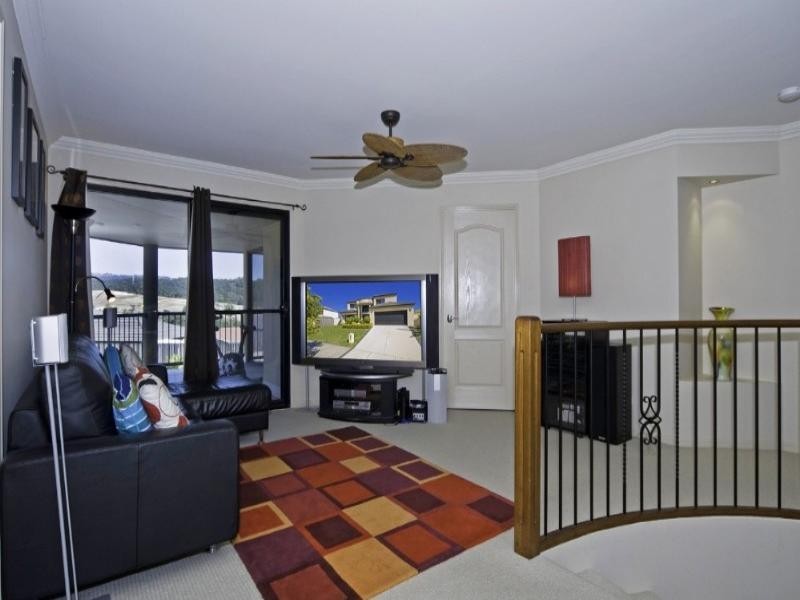 8 Blackheath Terrace, Pacific Pines QLD 4211