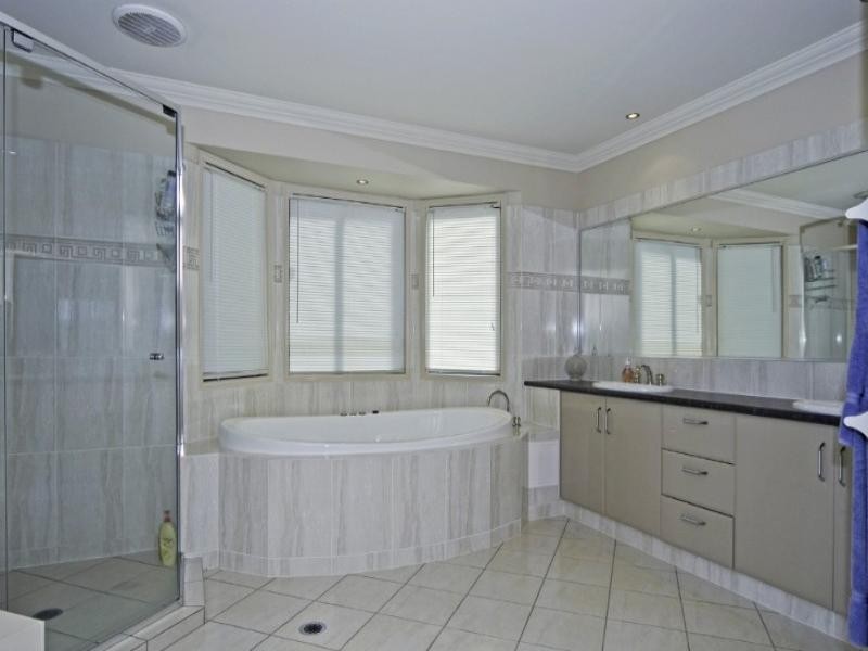 8 Blackheath Terrace, Pacific Pines QLD 4211