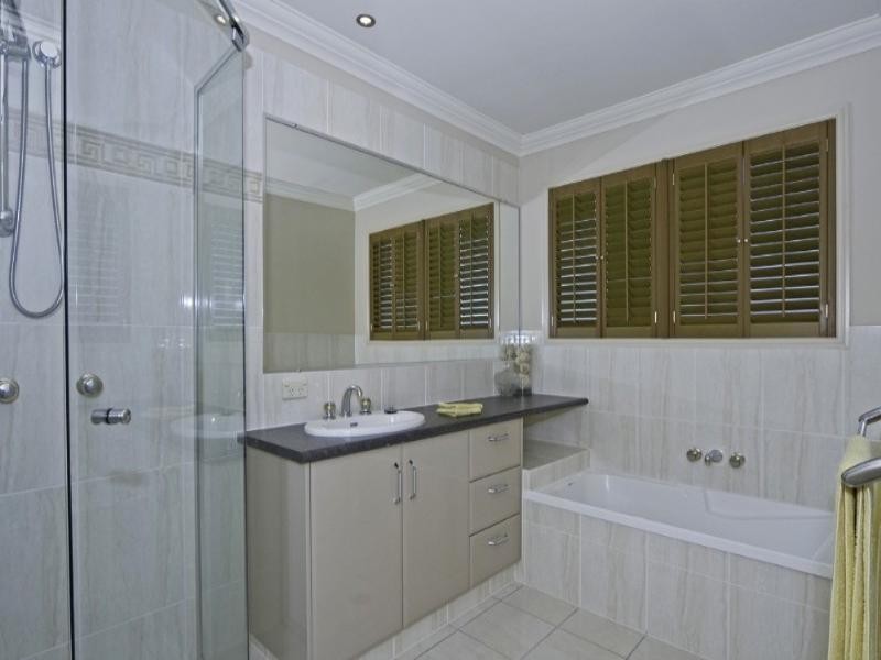 8 Blackheath Terrace, Pacific Pines QLD 4211