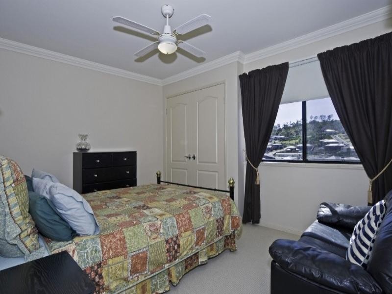 8 Blackheath Terrace, Pacific Pines QLD 4211