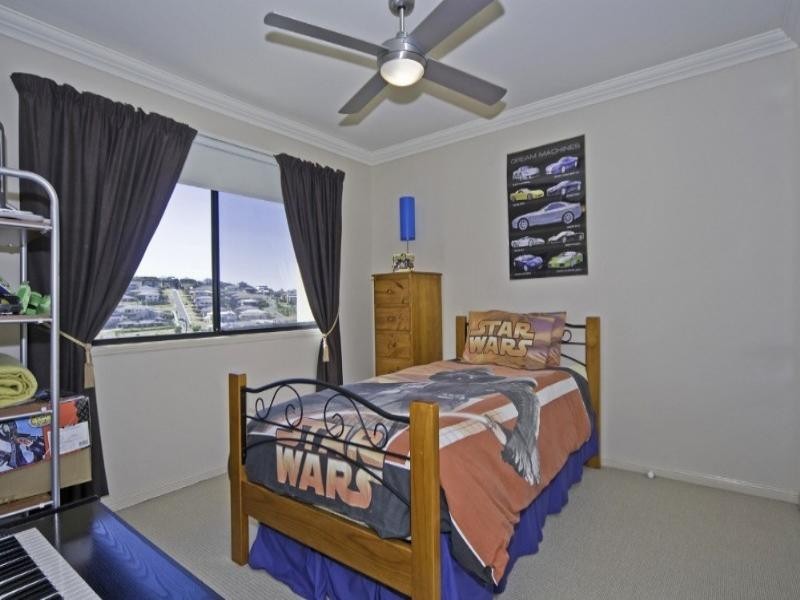 8 Blackheath Terrace, Pacific Pines QLD 4211