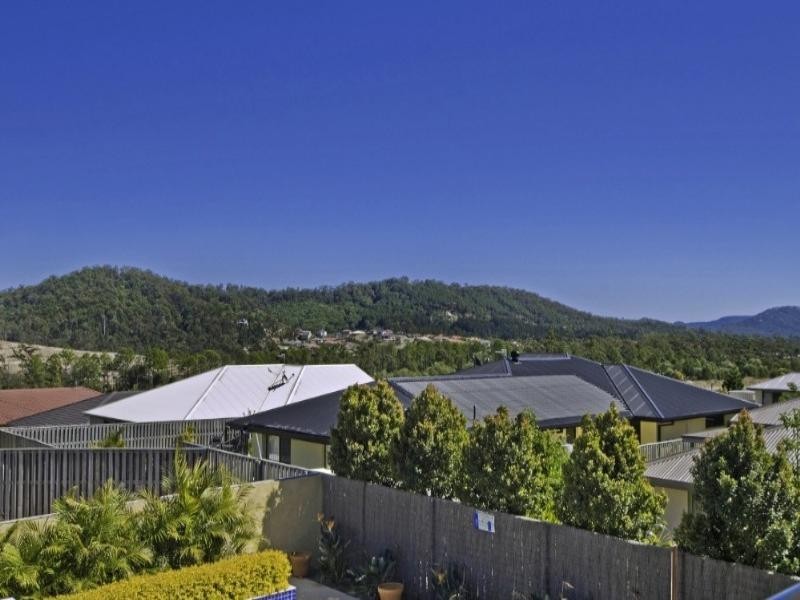 8 Blackheath Terrace, Pacific Pines QLD 4211