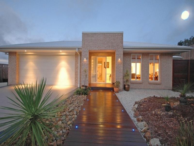 6 Osmond Court, Pacific Pines QLD 4211