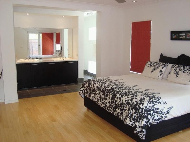 6 Osmond Court, Pacific Pines QLD 4211