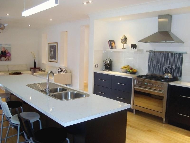 6 Osmond Court, Pacific Pines QLD 4211