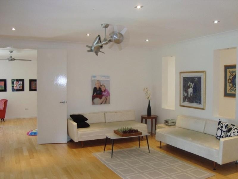 6 Osmond Court, Pacific Pines QLD 4211