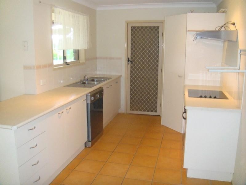 6 Pineneedle Court, Oxenford QLD 4210