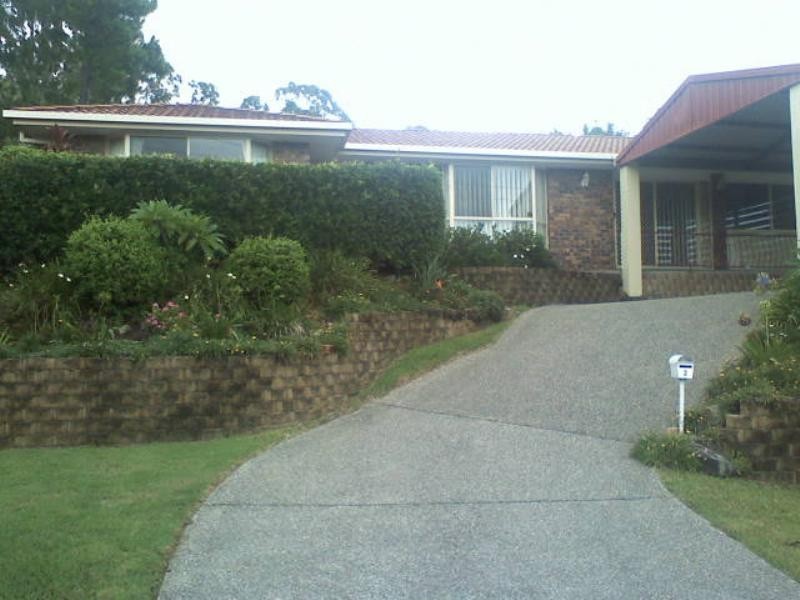 3 San Cristobal Place, Pacific Pines QLD 4211