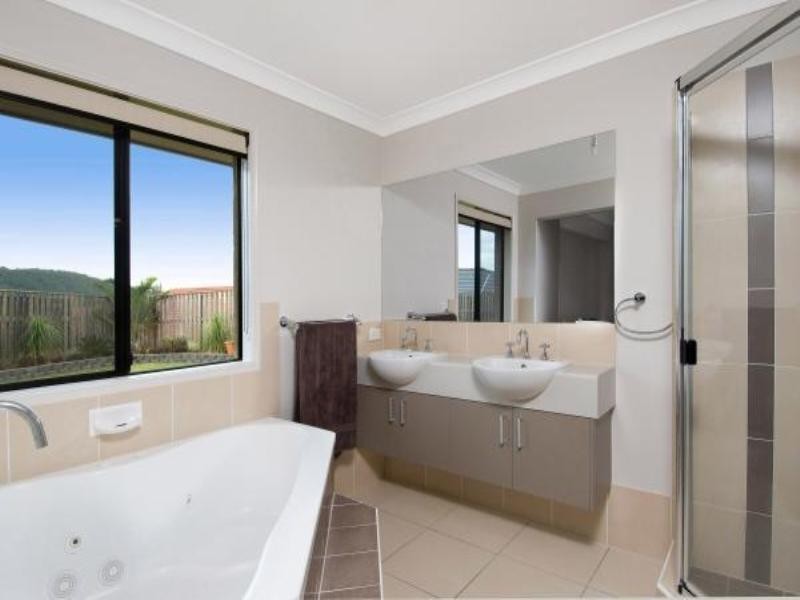 28 Gerard Street, Pacific Pines QLD 4211